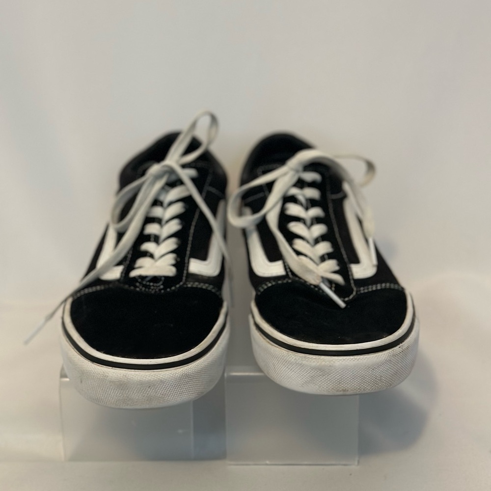 Vans Old Skool Black/White Suede Skate Sneakers, Size 10 Women’s /8.5 men’s